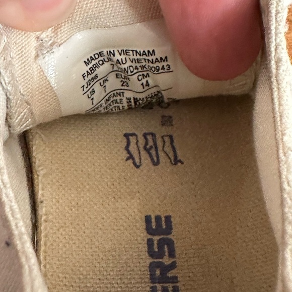 Converse Kids Chuck Taylor All Star Low Top Sneakers – White, Size 7 Infant - Picture 7 of 7